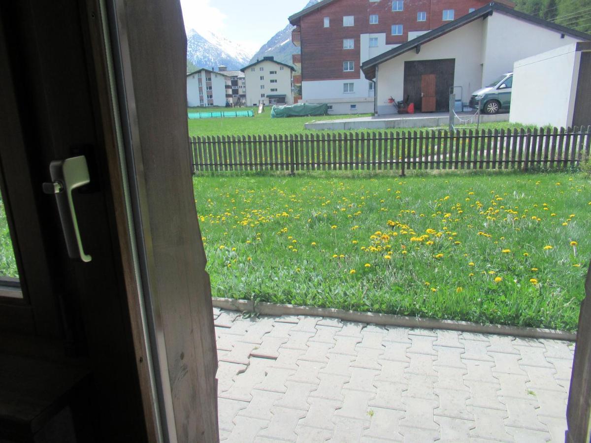 Free Cable Car & Bus In The Summer Haus L'Oree Saas-Grund Oda fotoğraf